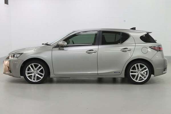 2017 Lexus CT CT200h Luxury ZWA10R