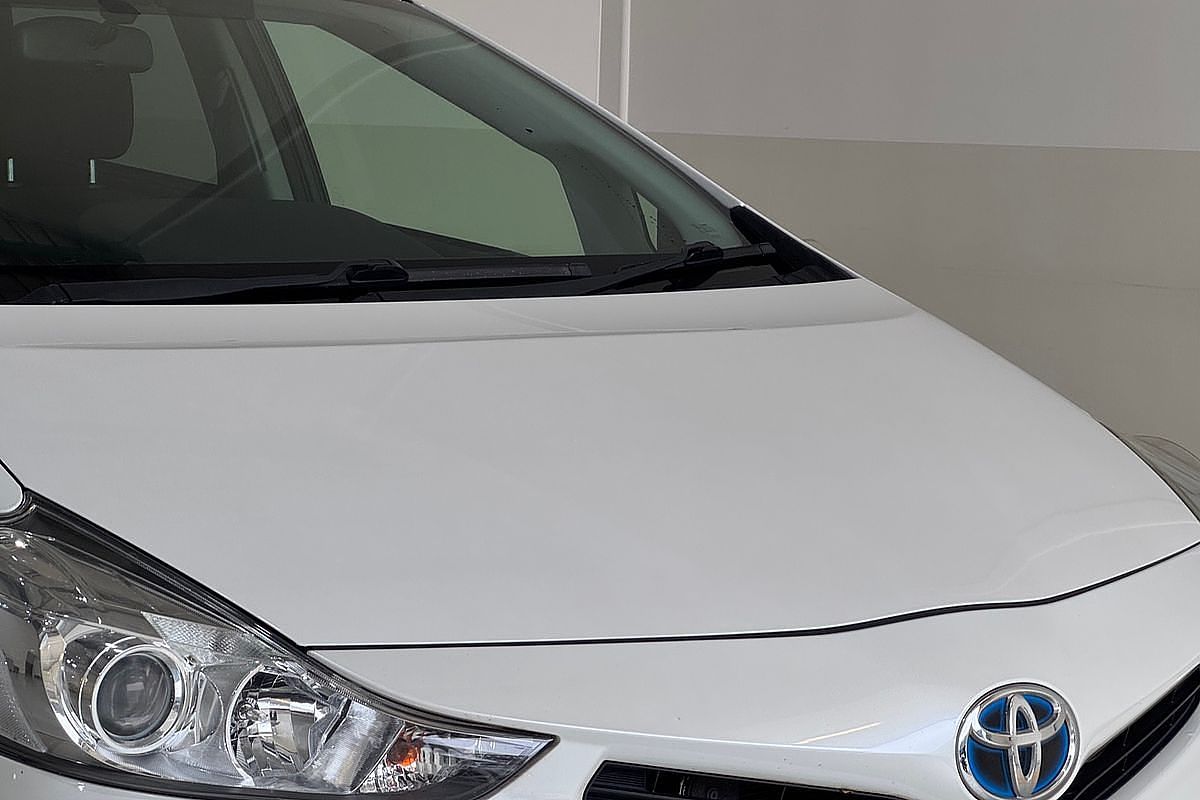 2017 Toyota Prius V  ZVW40R