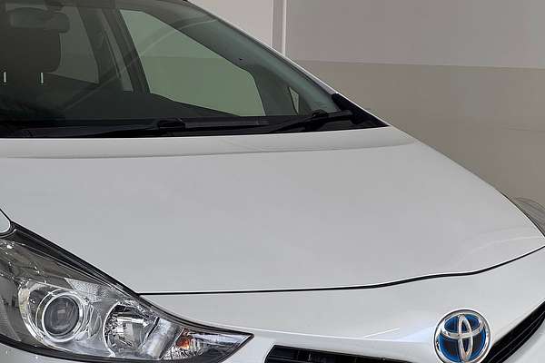 2017 Toyota Prius V  ZVW40R
