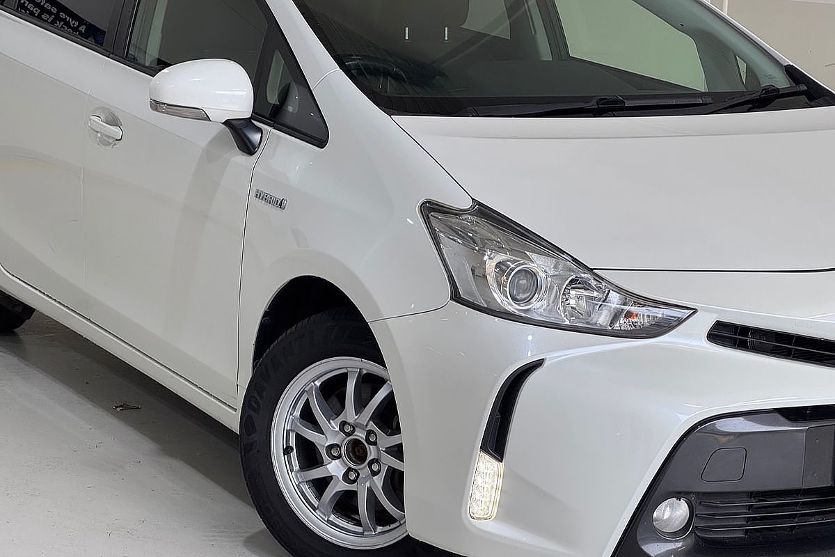 2017 Toyota Prius V  ZVW40R