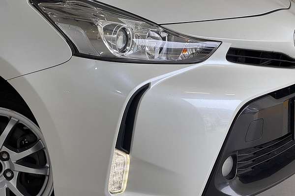 2017 Toyota Prius V  ZVW40R
