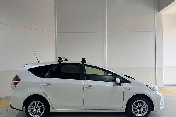 2017 Toyota Prius V  ZVW40R