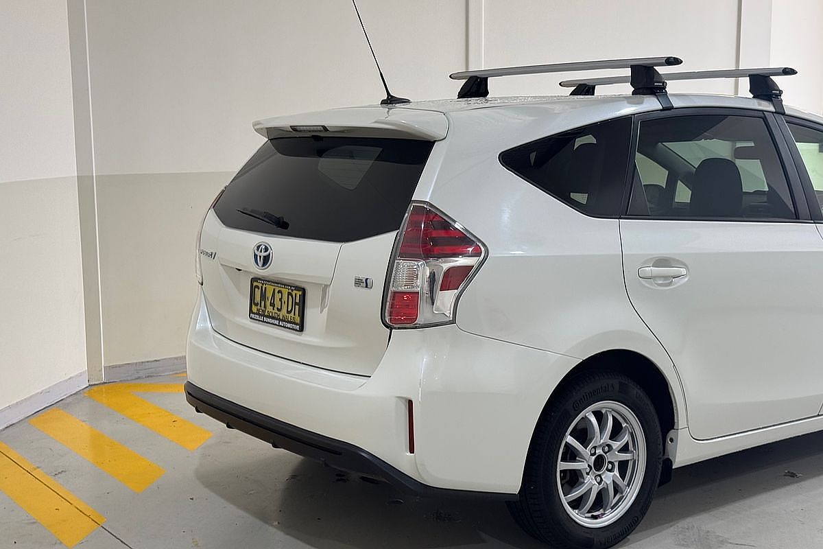 2017 Toyota Prius V  ZVW40R