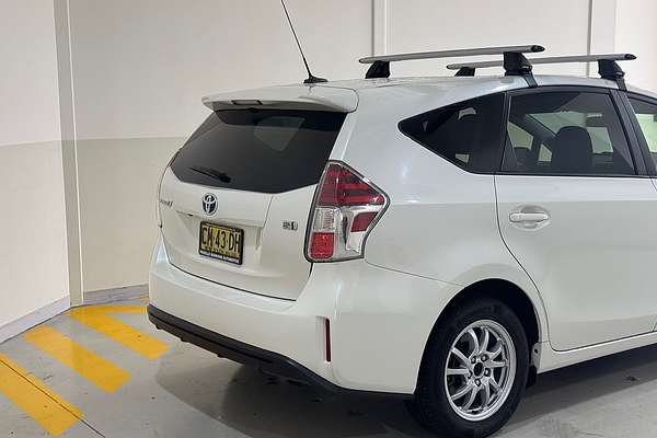 2017 Toyota Prius V  ZVW40R