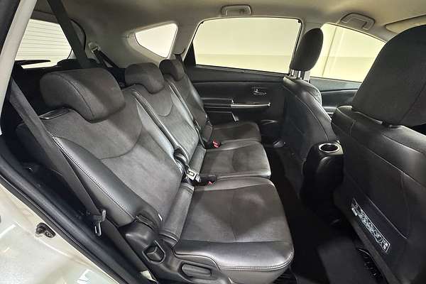 2017 Toyota Prius V  ZVW40R