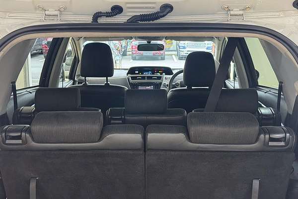 2017 Toyota Prius V  ZVW40R