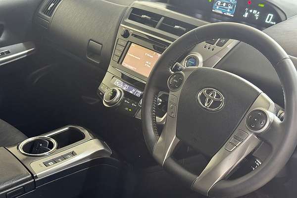 2017 Toyota Prius V  ZVW40R