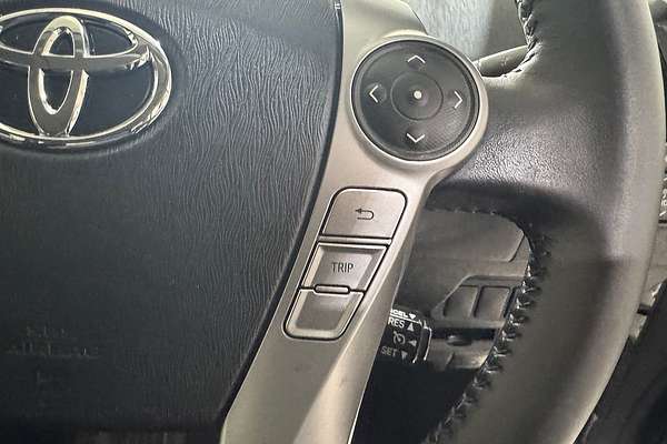 2017 Toyota Prius V  ZVW40R
