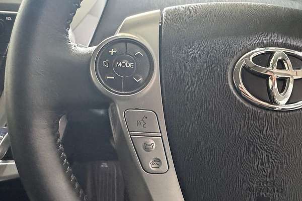2017 Toyota Prius V  ZVW40R