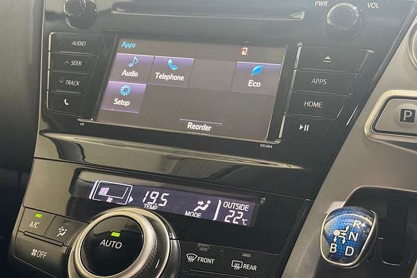 2017 Toyota Prius V  ZVW40R