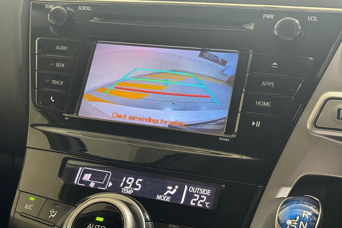 2017 Toyota Prius V  ZVW40R