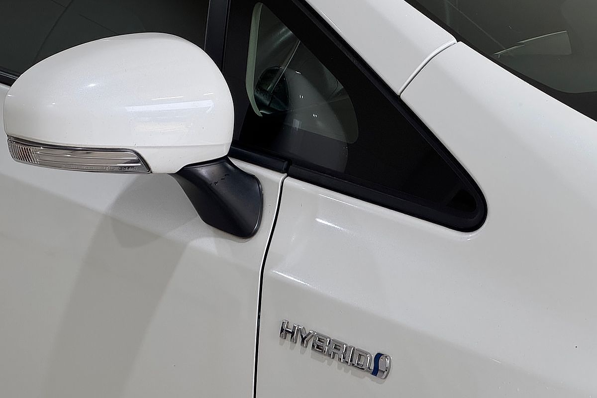 2017 Toyota Prius V  ZVW40R
