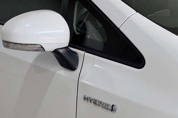 2017 Toyota Prius V  ZVW40R