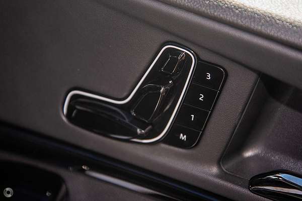 2025 Mahindra XUV700 AX7L