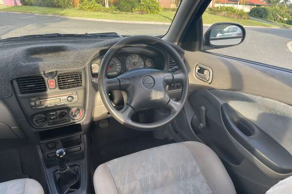 2003 Nissan Pulsar LX Plus N16