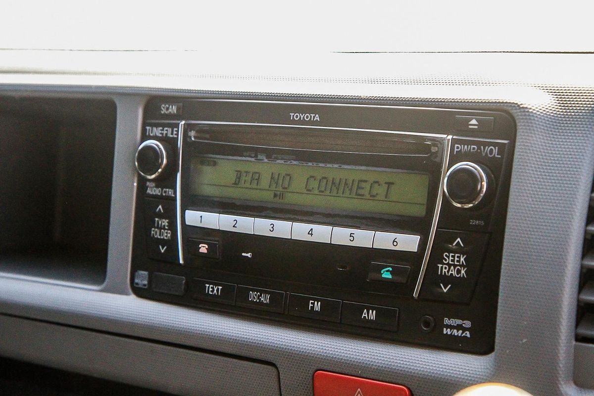 2011 Toyota Hiace Commuter KDH223R