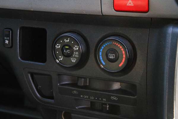 2011 Toyota Hiace Commuter KDH223R