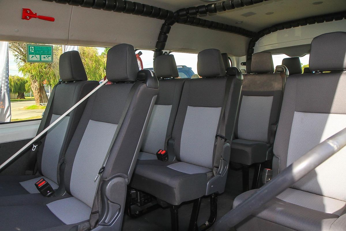 2020 Toyota Hiace Commuter GDH322R
