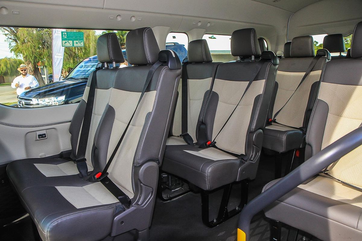 2023 Toyota Hiace Commuter GL GDH322R