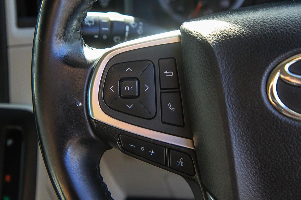 2020 Toyota Hiace Commuter GDH322R