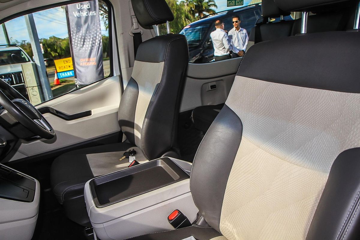 2023 Toyota Hiace Commuter GL GDH322R