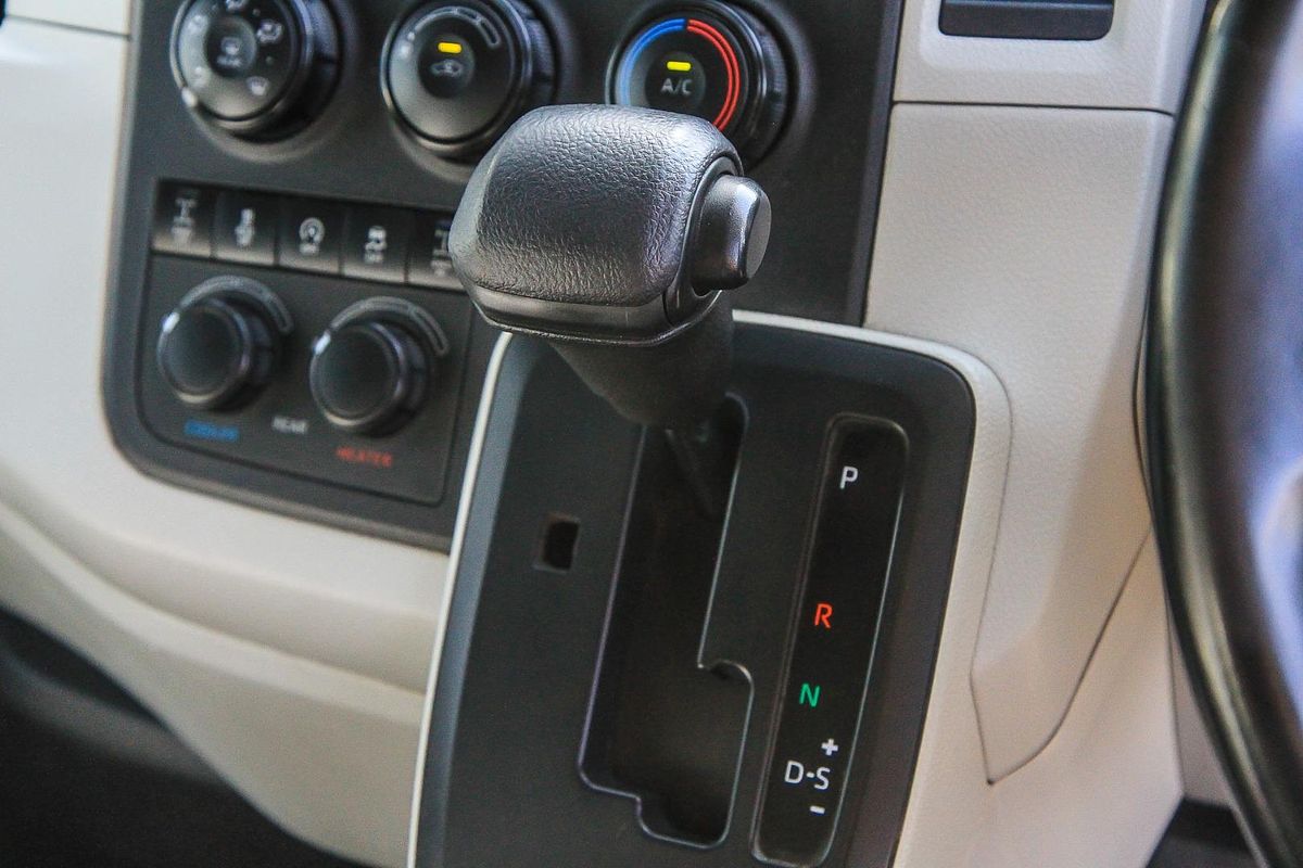 2020 Toyota Hiace Commuter GDH322R