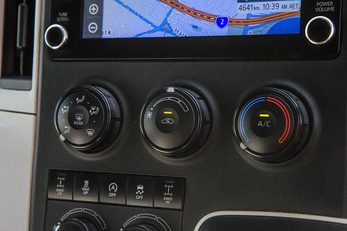 2020 Toyota Hiace Commuter GDH322R