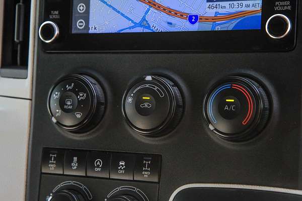 2020 Toyota Hiace Commuter GDH322R