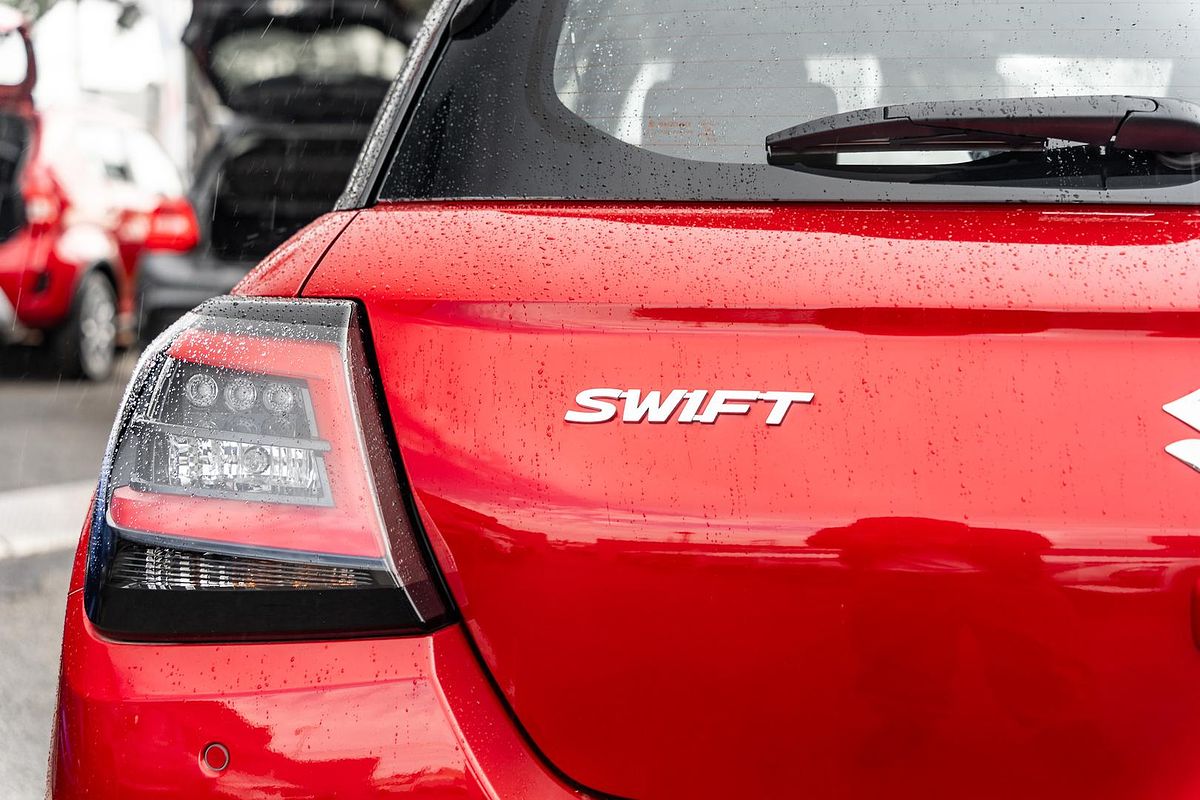 2024 Suzuki Swift Hybrid UZ