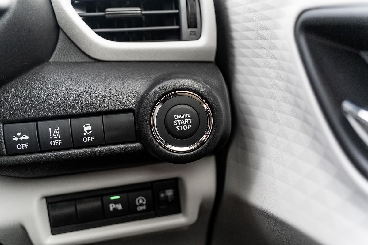 2024 Suzuki Swift Hybrid UZ