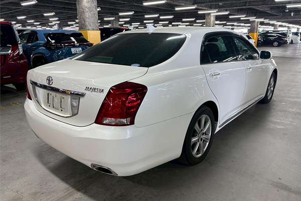 2010 Toyota Crown Majesta URS206