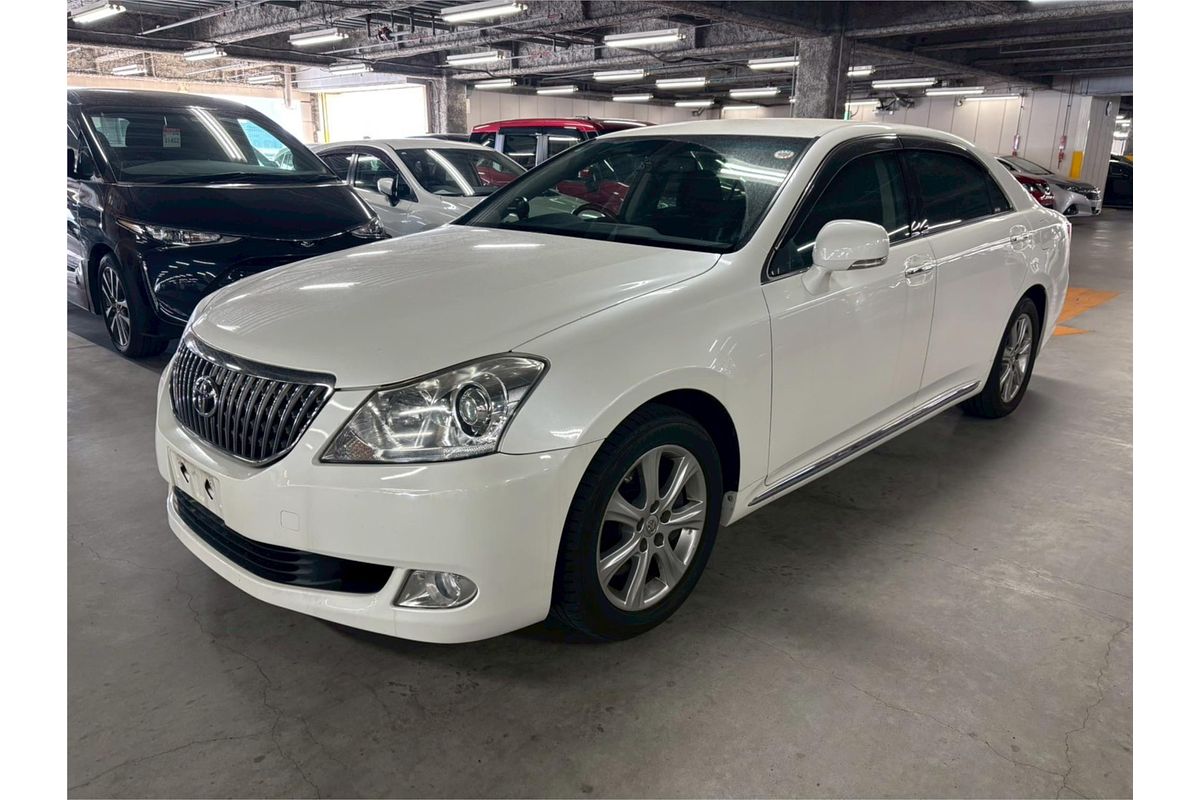 2010 Toyota Crown Majesta URS206