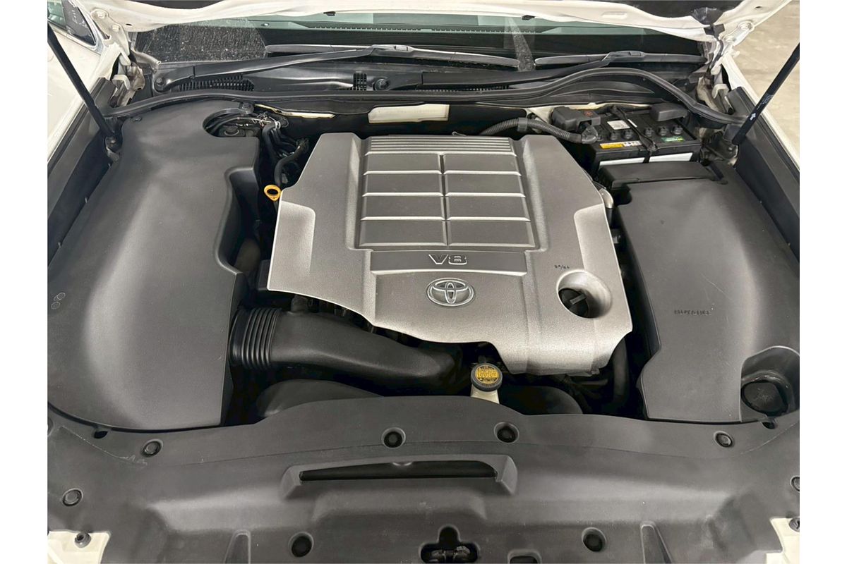2010 Toyota Crown Majesta URS206