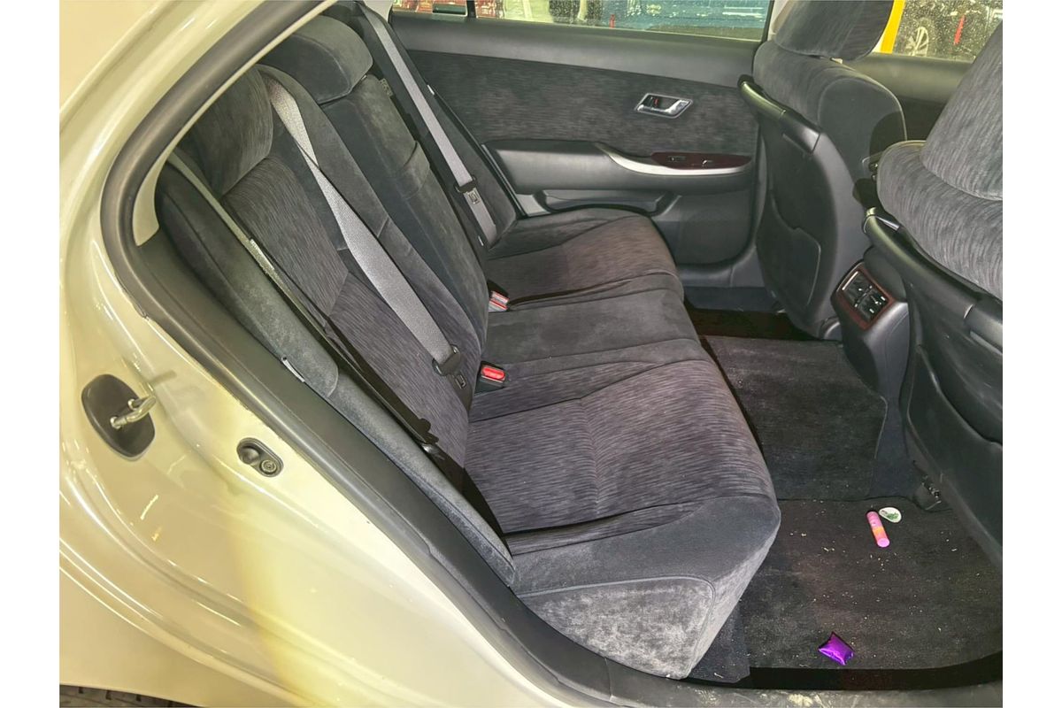 2010 Toyota Crown Majesta URS206