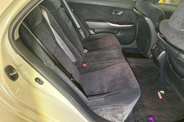 2010 Toyota Crown Majesta URS206