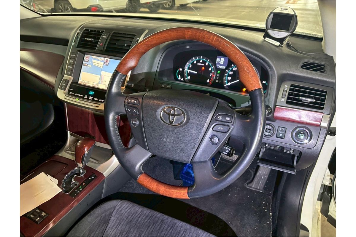 2010 Toyota Crown Majesta URS206