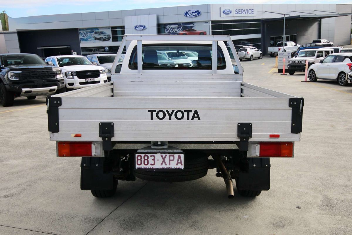 2017 Toyota Hilux Workmate TGN121R Rear Wheel Drive