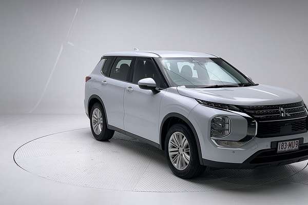 2023 Mitsubishi Outlander ES ZM