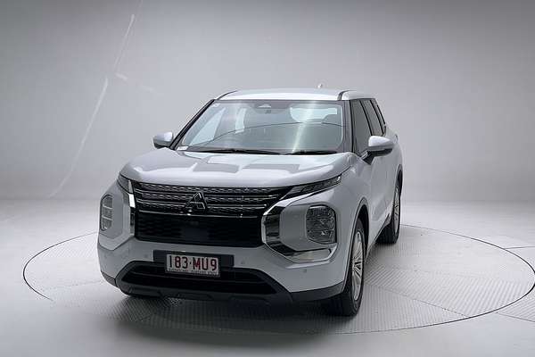 2023 Mitsubishi Outlander ES ZM