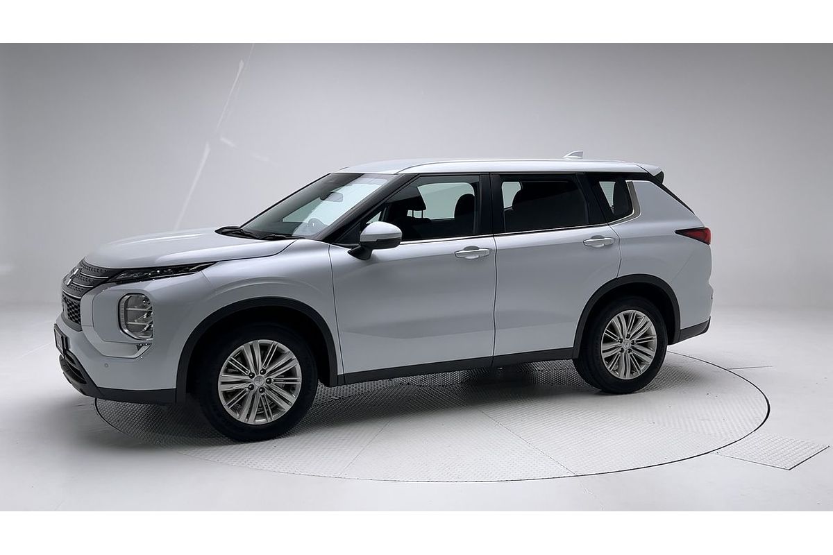 2023 Mitsubishi Outlander ES ZM