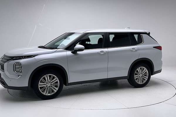2023 Mitsubishi Outlander ES ZM
