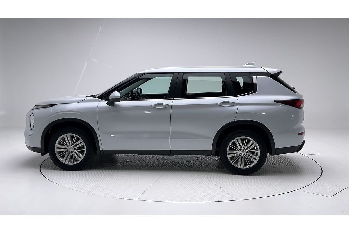 2023 Mitsubishi Outlander ES ZM