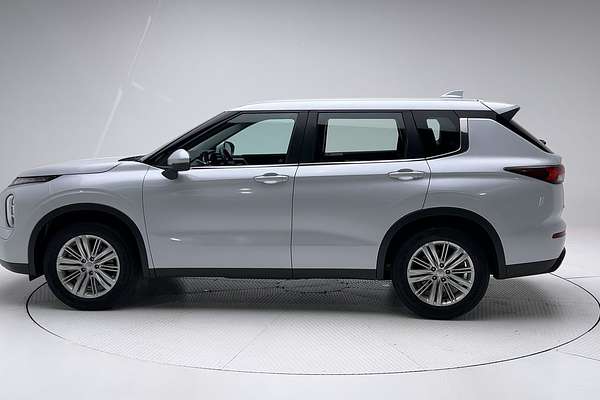 2023 Mitsubishi Outlander ES ZM
