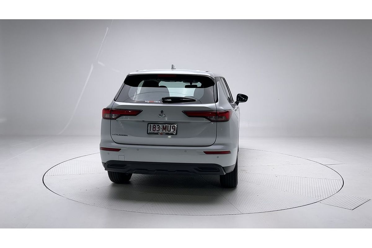 2023 Mitsubishi Outlander ES ZM