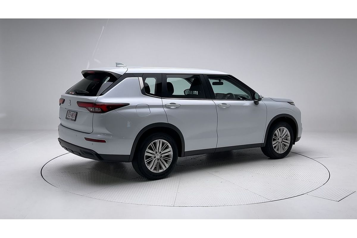 2023 Mitsubishi Outlander ES ZM