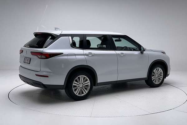 2023 Mitsubishi Outlander ES ZM