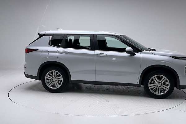2023 Mitsubishi Outlander ES ZM