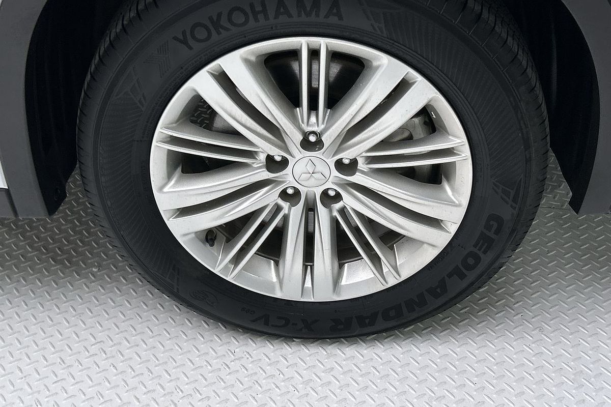 2023 Mitsubishi Outlander ES ZM