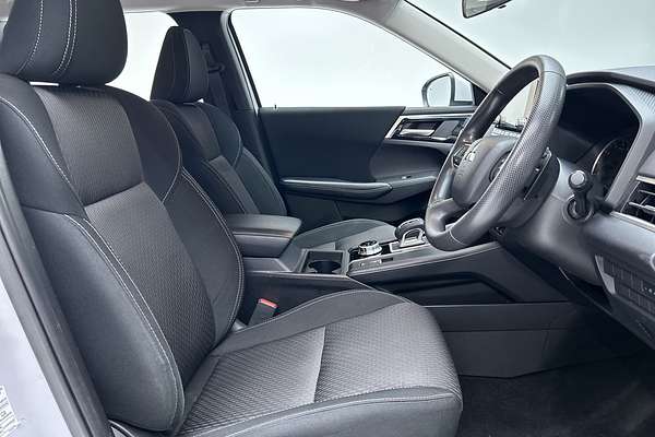 2023 Mitsubishi Outlander ES ZM