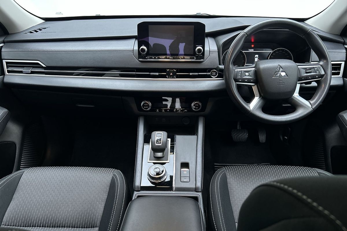 2023 Mitsubishi Outlander ES ZM
